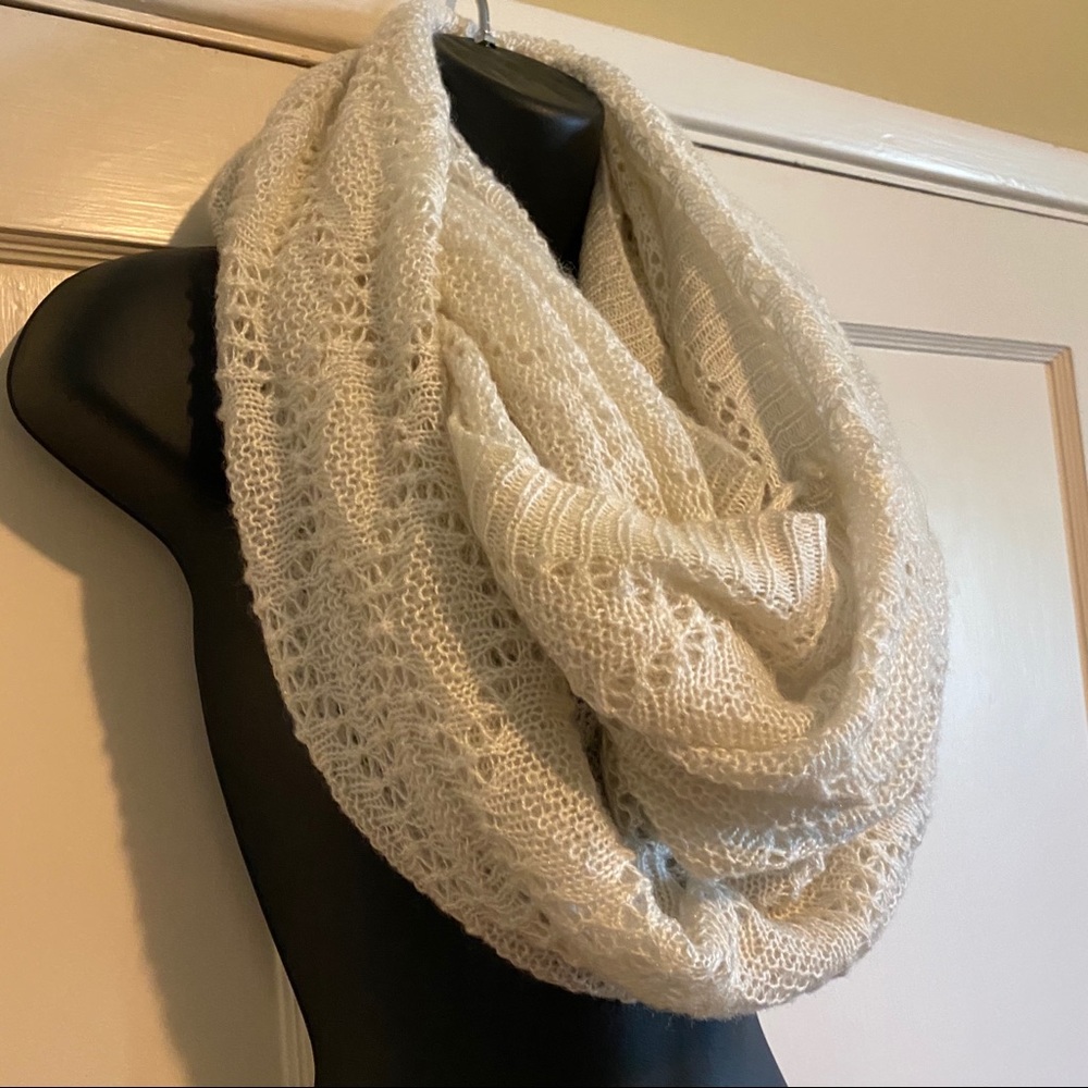 *FLASH SALE* H&M Divided Crocheted White Scarf - Picture 3 of 6